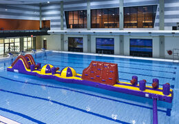 Adventure Mega Run XL obstacle course 17 meters long in a unique design with various exciting objects for both young and old. Buy inflatable pool obstacle courses online now at JB Inflatables UK