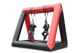 Opblaasbaar spijkerbroek hangen zeskamp