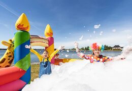 Opblaasbare schuim bubble park in thema party kopen voor kids