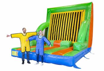 Opblaasbare attractie klittenband muur spel kopen voor feest jongeren kinderen plakken bij JB Inflatables