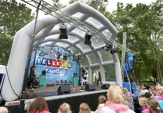 Mobiel podium op maat Telekids